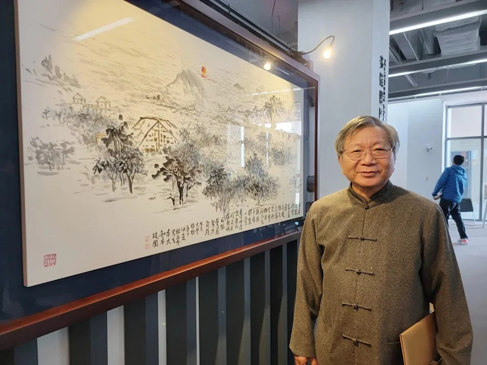 曾任臺東大學人文學院院長的知名水墨畫家林永發，將累積多年的畫作捐贈東大圖資館典藏。