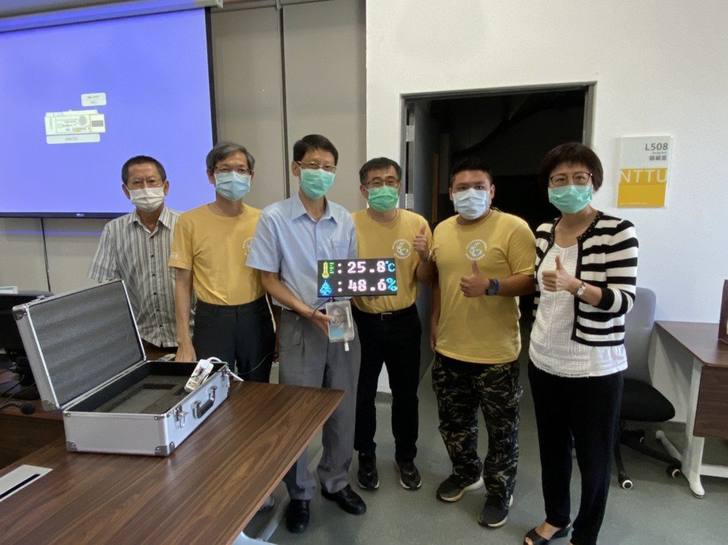 工程學院USR團隊贈送臺東大學空氣盒子。 崑山科大/提供。