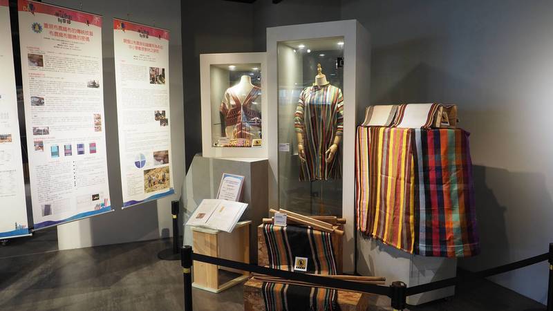 「布農編織之寶」展示布農族傳統的織布工具，以及他們特有的織品服飾。（圖由科教館提供）