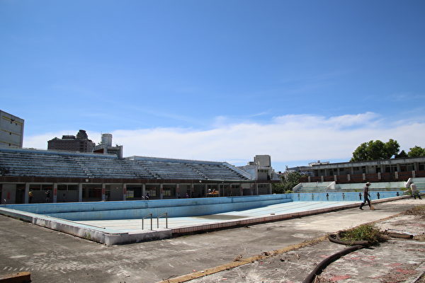 台東縣立游泳池即將走入歷史，原址將興建台東縣立總圖書館。（台東縣政府提供）