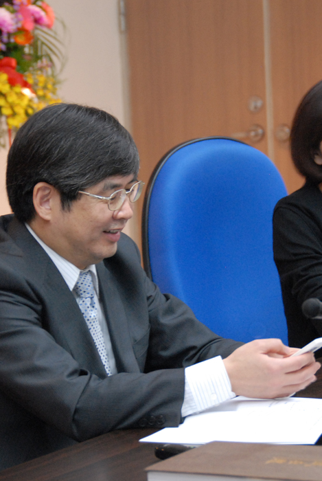 校長操作IRS系統回答問題