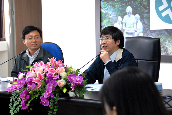 圖一 臺東女中潘致強校長與本校劉金源校長